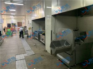 學(xué)校后廚使用《XZ-KP285砍排機(jī)》砍豬大排，技術(shù)師傅親自上門調(diào)試指導(dǎo)