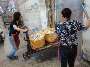客戶使用《空氣能烘干房》烘干魚，師傅已完成安裝調(diào)試